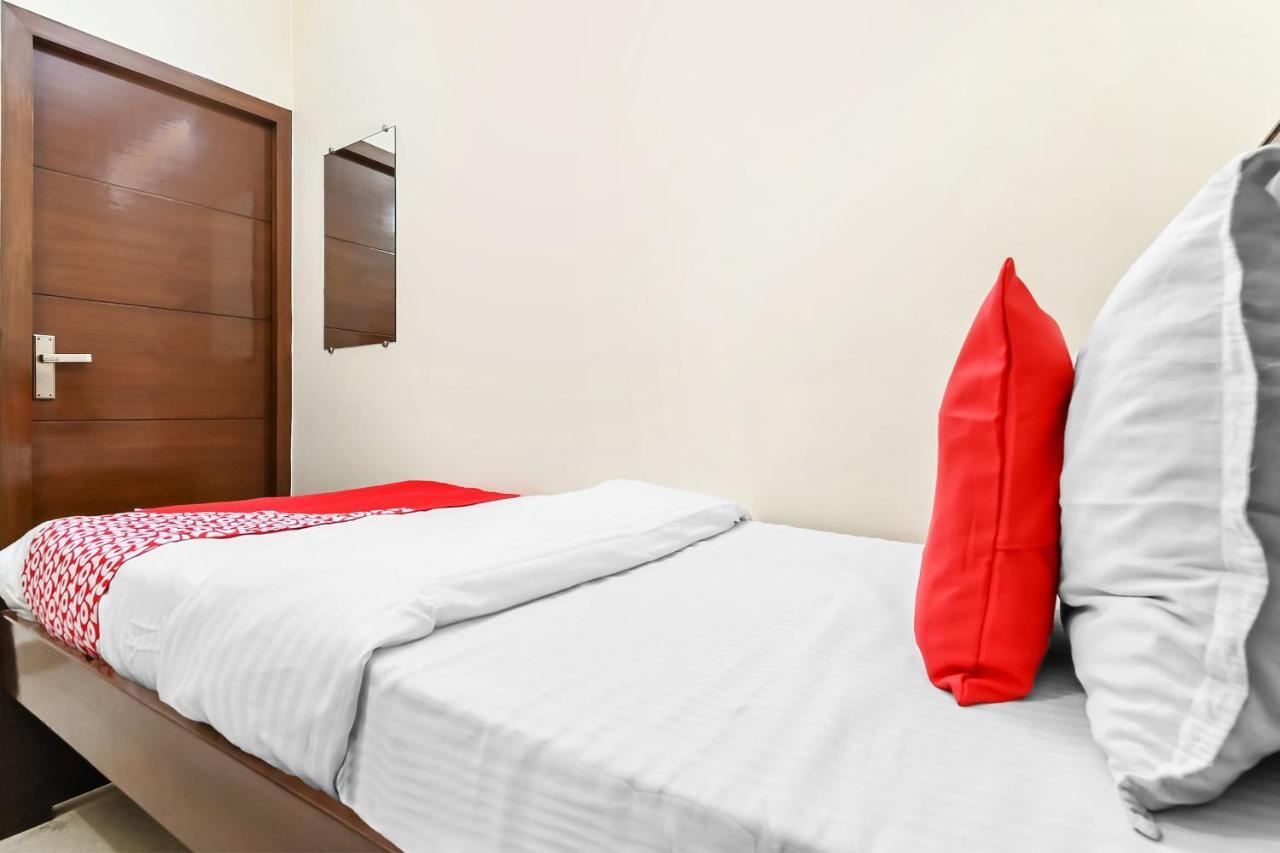 Oyo 49672 Hotel Galaxy Moradabad Eksteriør bilde